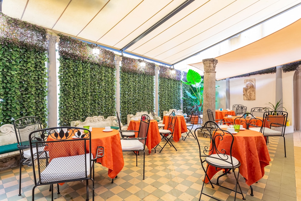Hotel Medici 36/48