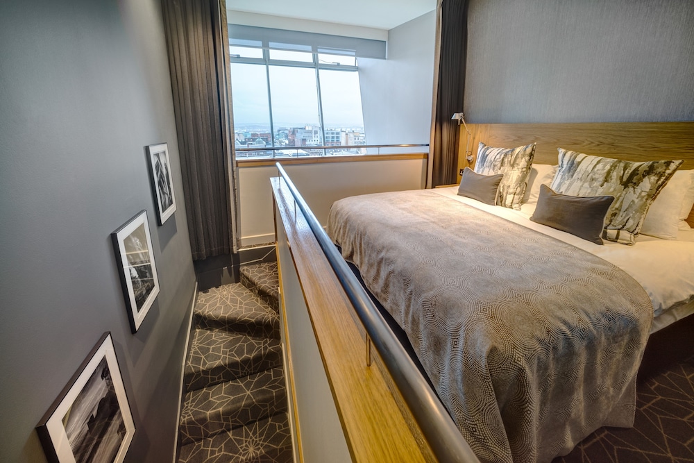 DUPLEX, SUITE