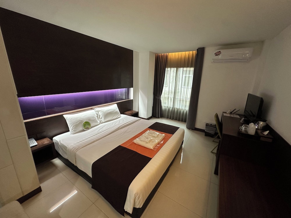 Collection O The Bangkok Airport Link Suite 32/56
