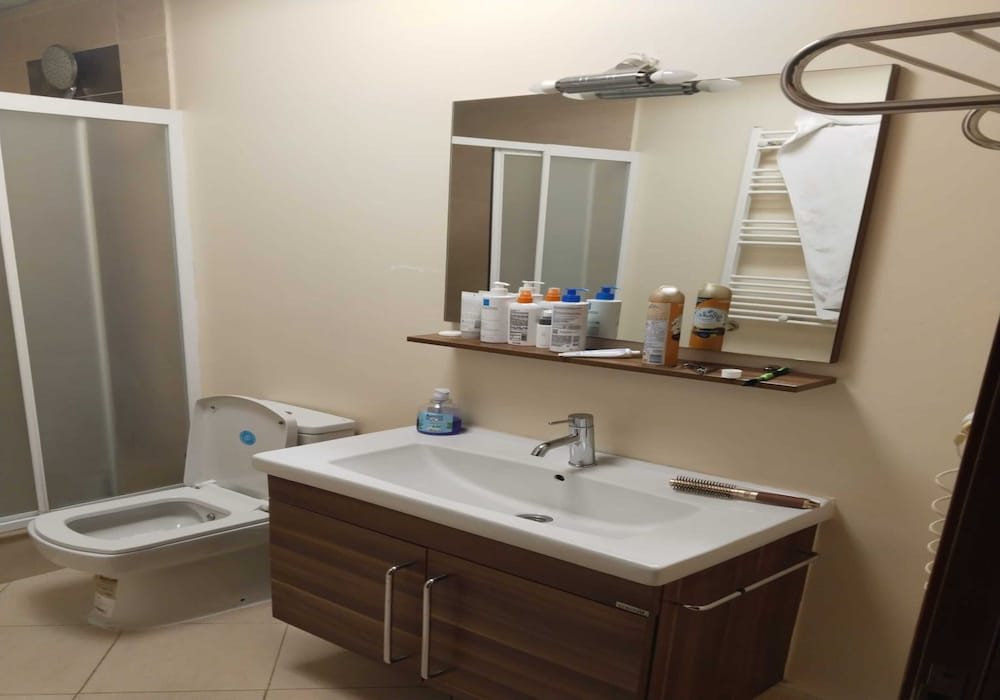 ECONOMY, SUITE