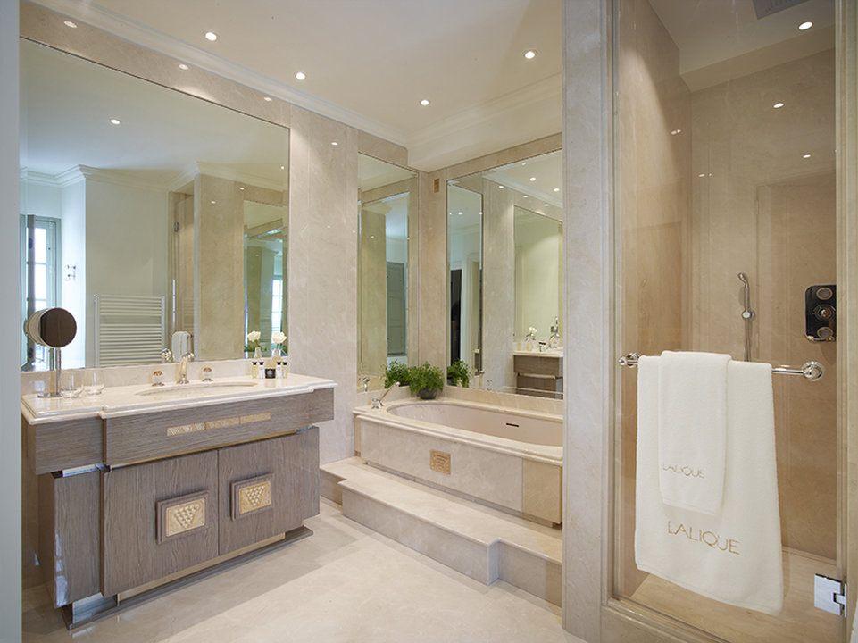 Chateau Lafaurie-Peyraguey by LALIQUE 13/13