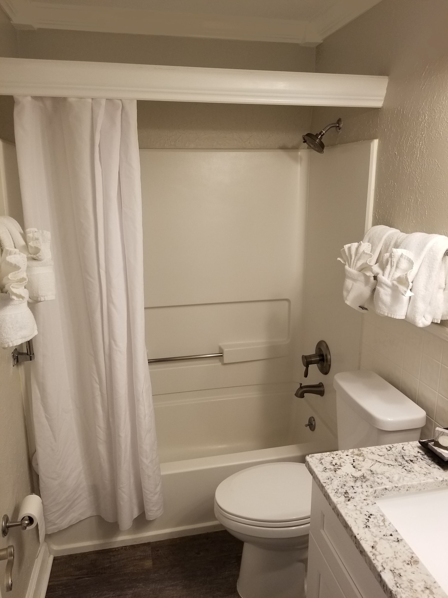 Tradewinds, Deluxe, Cottage, North Wing، Tradewinds Beach Resort 2/2