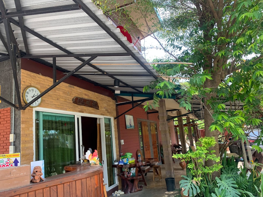 Suree Garden Resort & Karaoke in KAMPHANGSAEN