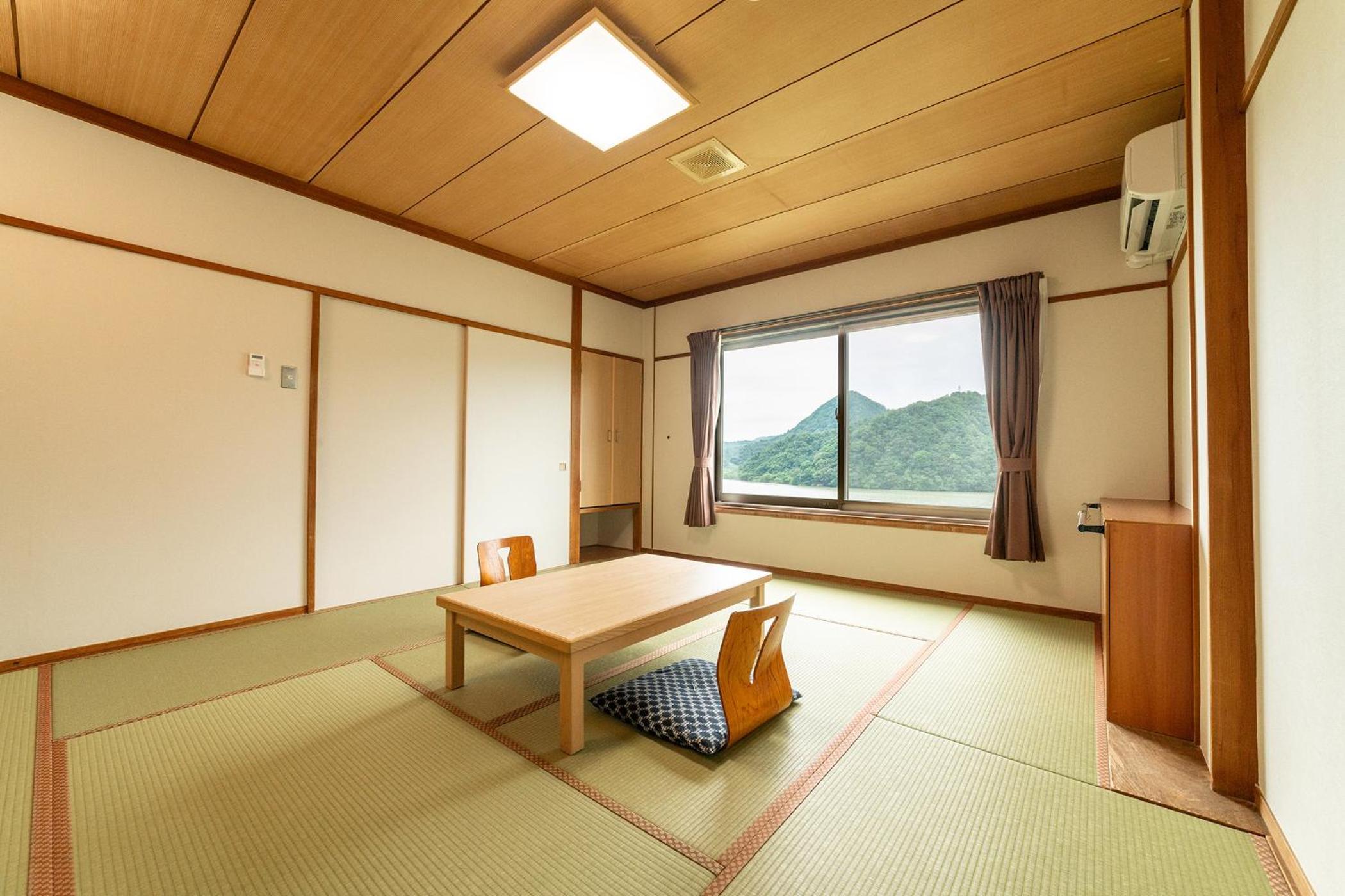 Maisonette, Standard, Twin Beds, Shared Bathroom