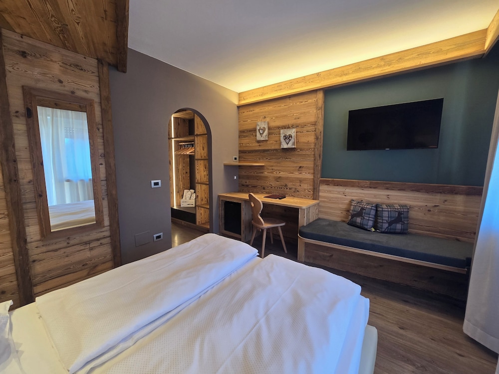 HOTEL AZOLA 18/50