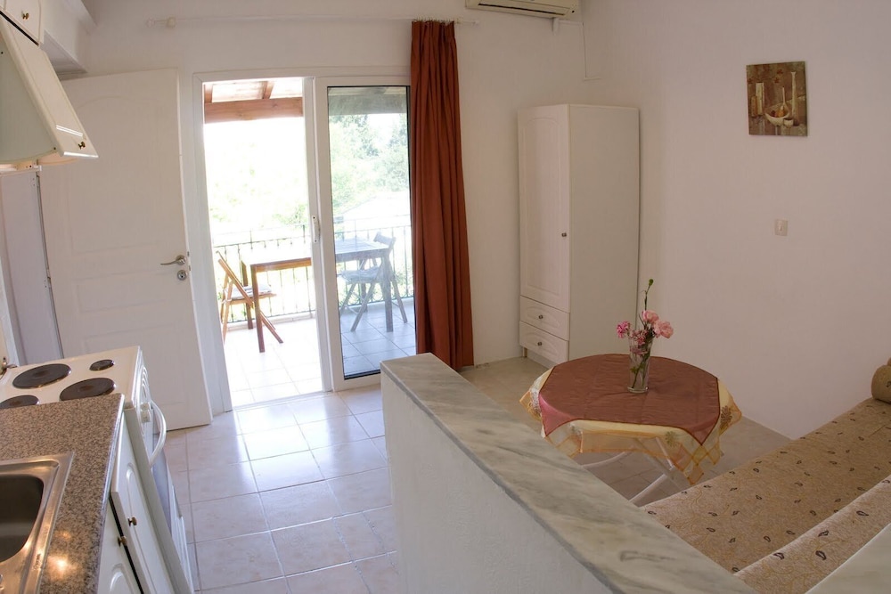 Villa Avra 16/50