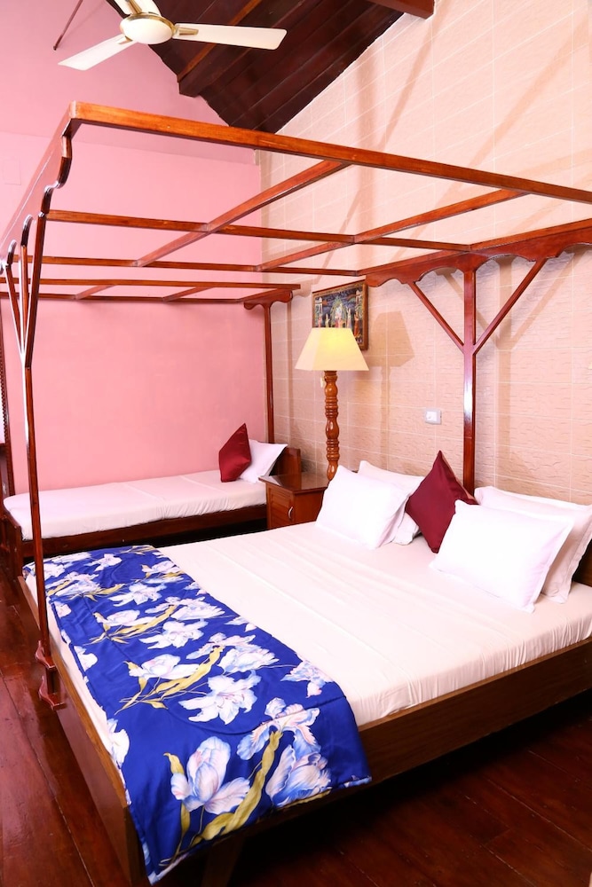 CHIRAMEL RESIDENCY FORTKOCHI 9/54