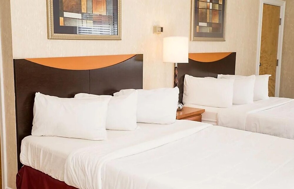 Cedar Park Whirlpool Suites 21/61