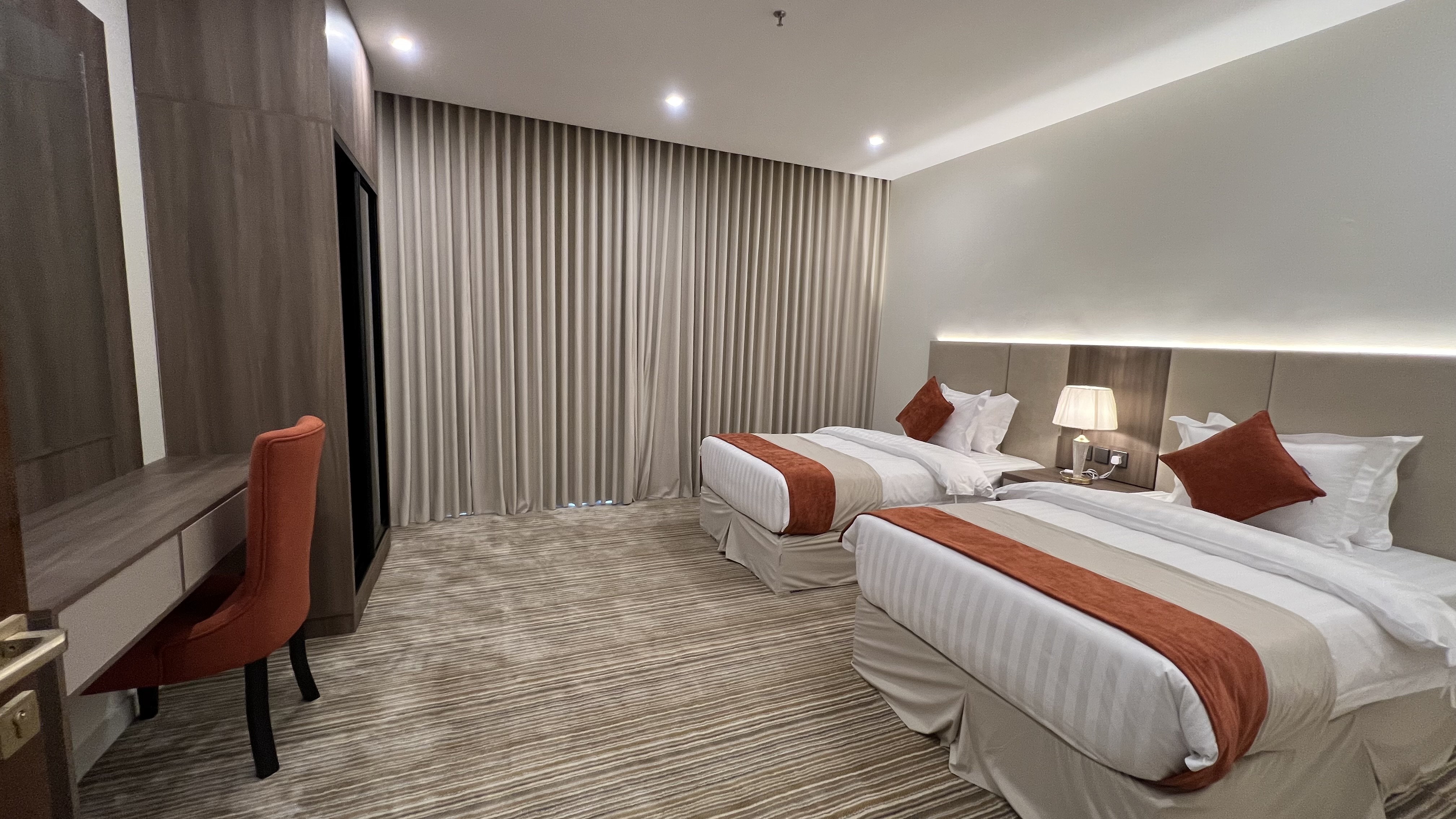 جناح جونيور بسريرين منفصلين، فندق إيورا(Eioraa Hotel) 1/2