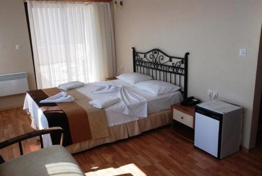 KERMAN HOTEL 10/52
