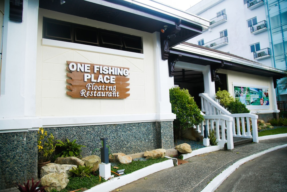 Forest Crest Nature Hotel and Resort Powered by ASTON (ex Chateau Royale Sports and Country Club) 7/77