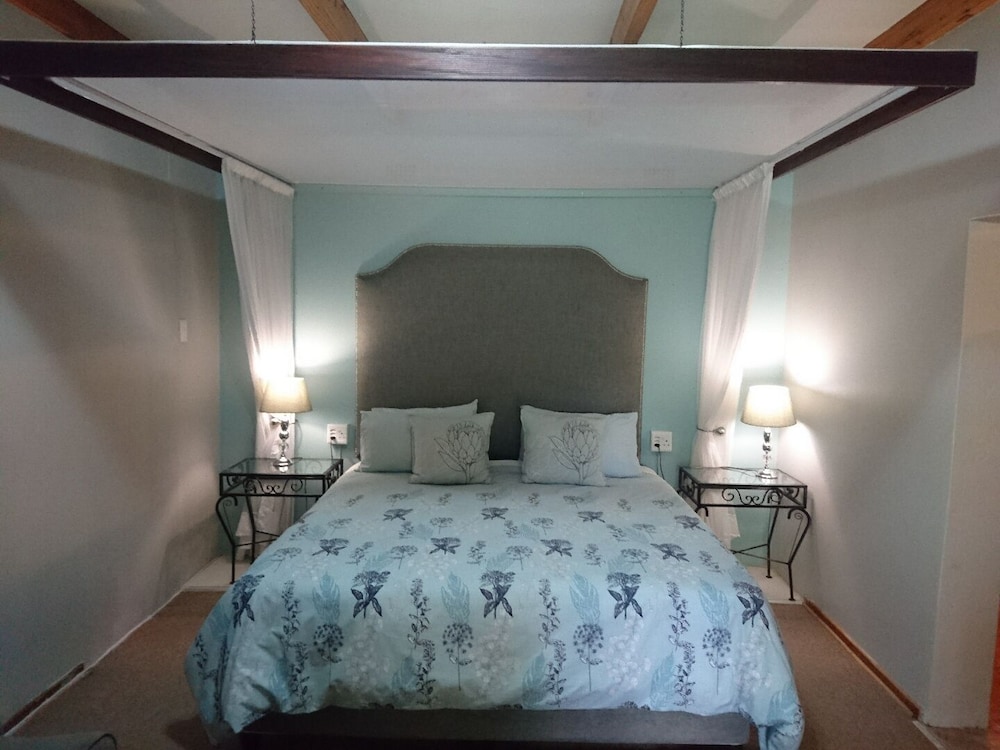 Master, Queen Bed
