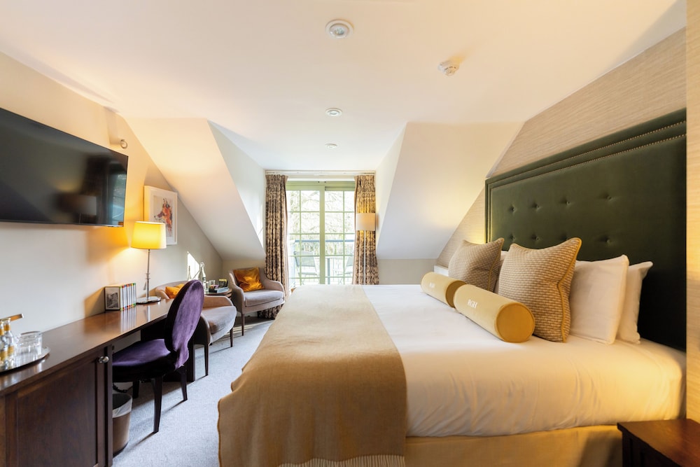 Superior, King Bed, Hill View, Balcony