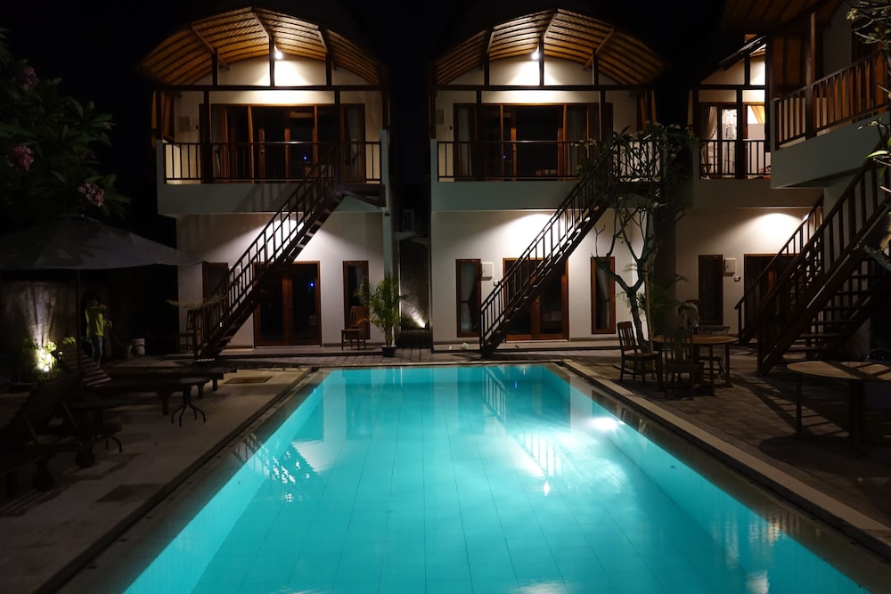 Naturela Uluwatu 3/67