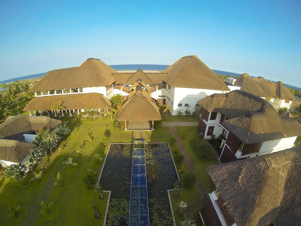 Le Pondy Resort 3/50
