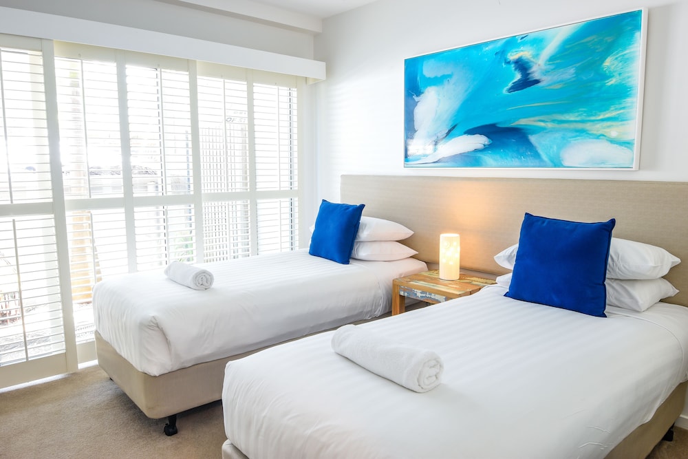 2 Bedrooms, Villa, Queen and Twin Beds, Pool Side