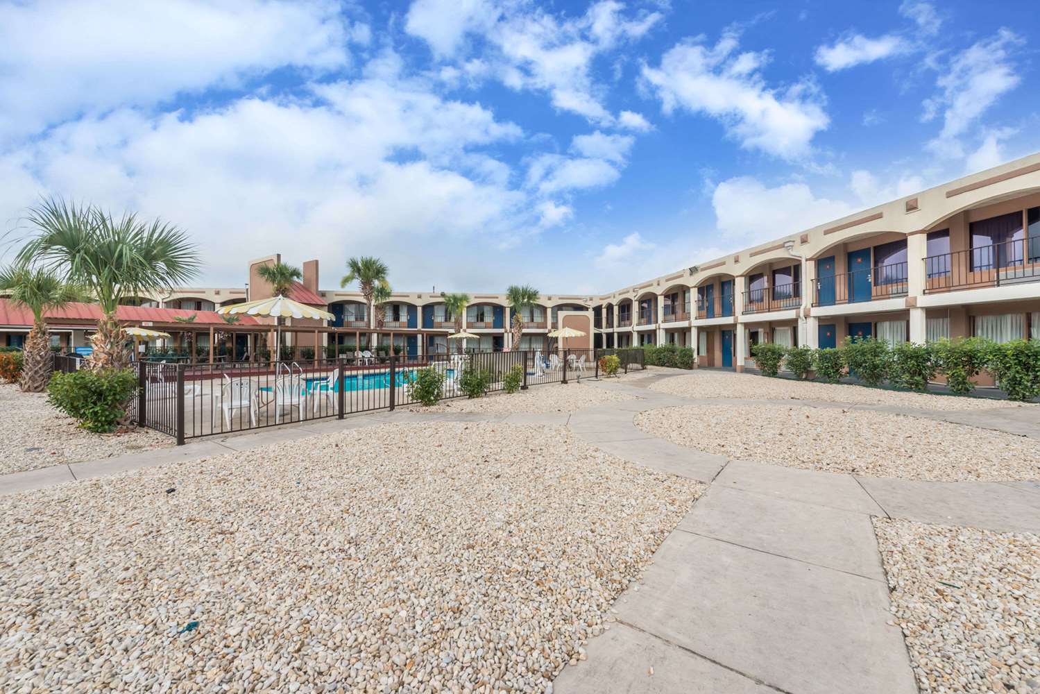 Days Inn by Wyndham San Antonio Splashtown/ATT Center 19/22
