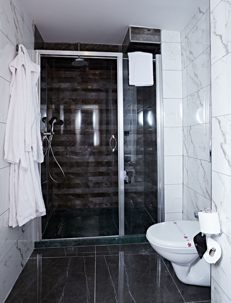 Ilkbal Deluxe Hotel & Spa Istanbul 60/65