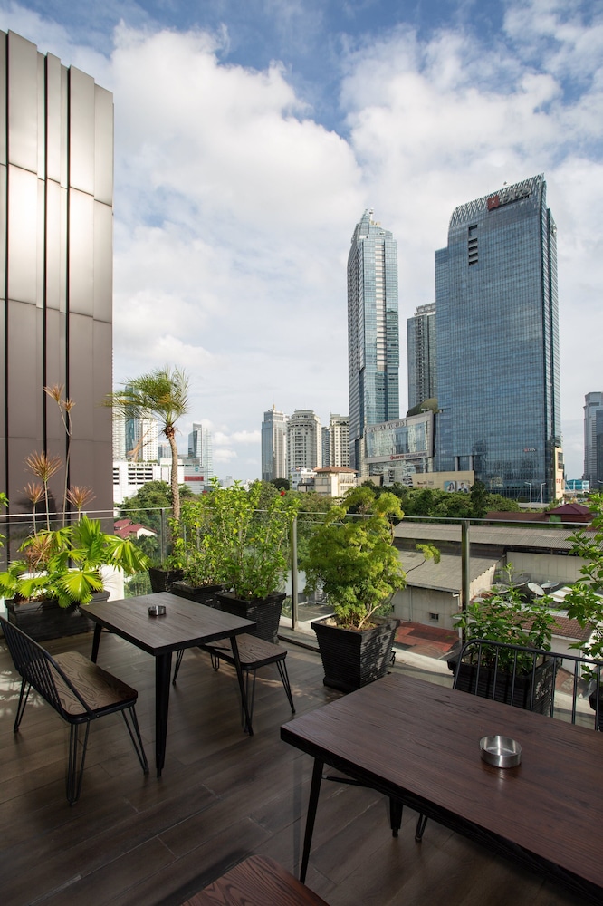 Avissa Suites 70/72