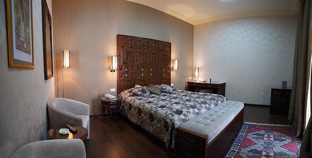 CHTAURA PARK HOTEL 18/50