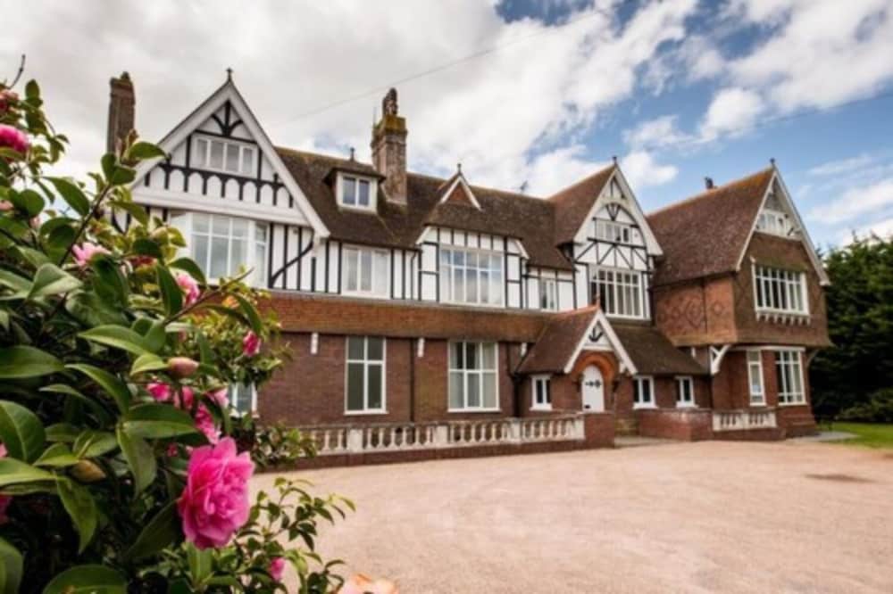 The Grange Court Hotel 3/50