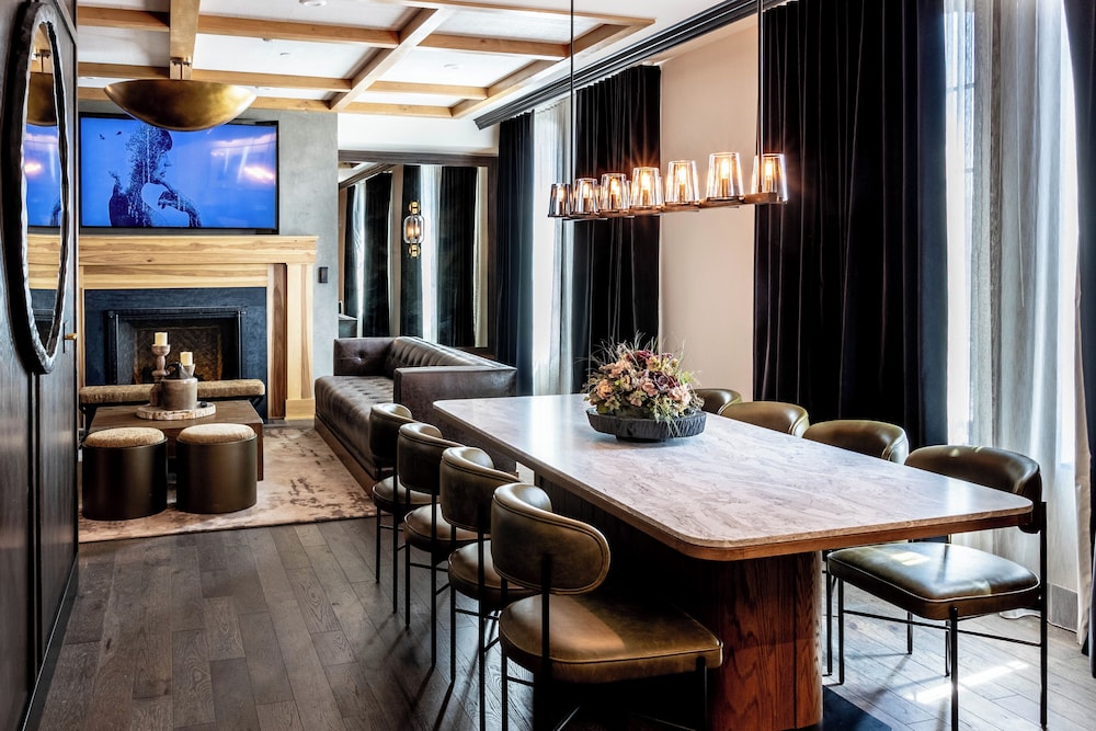 Hotel Renegade 36/50