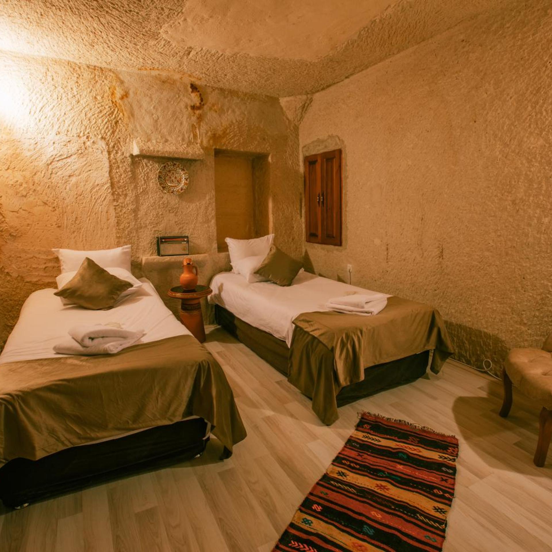 ECONOMY, TWIN BEDS