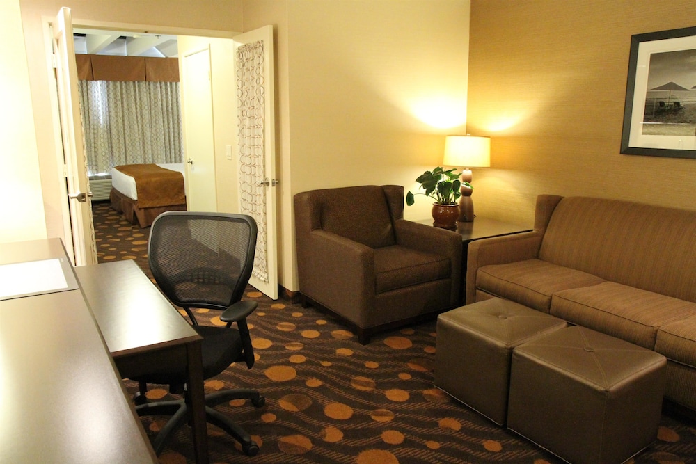 Best Western Plus Suites Hotel Coronado Island 23/36