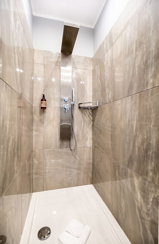 Clementi 18 Suites Rome 27/28