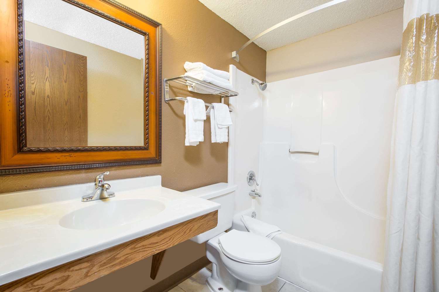 Super 8 by Wyndham Sioux City/Morningside Area 17/18