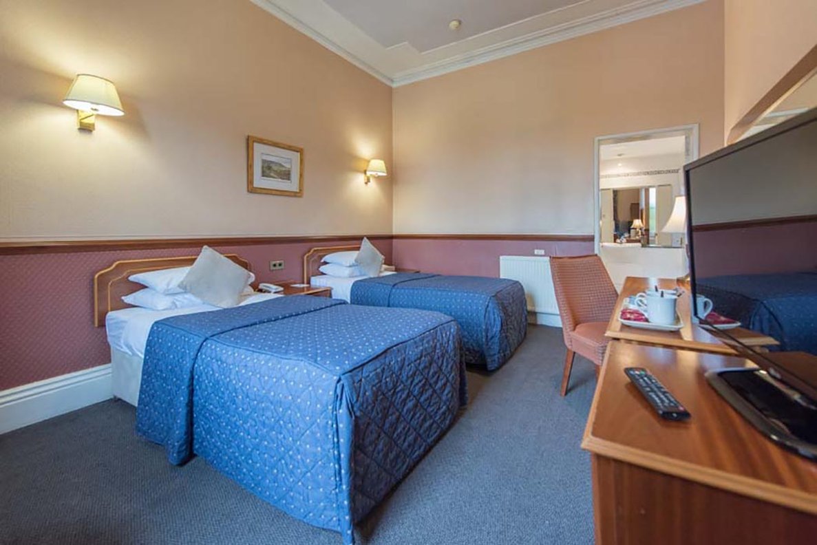 Cairn Hotel 7/50