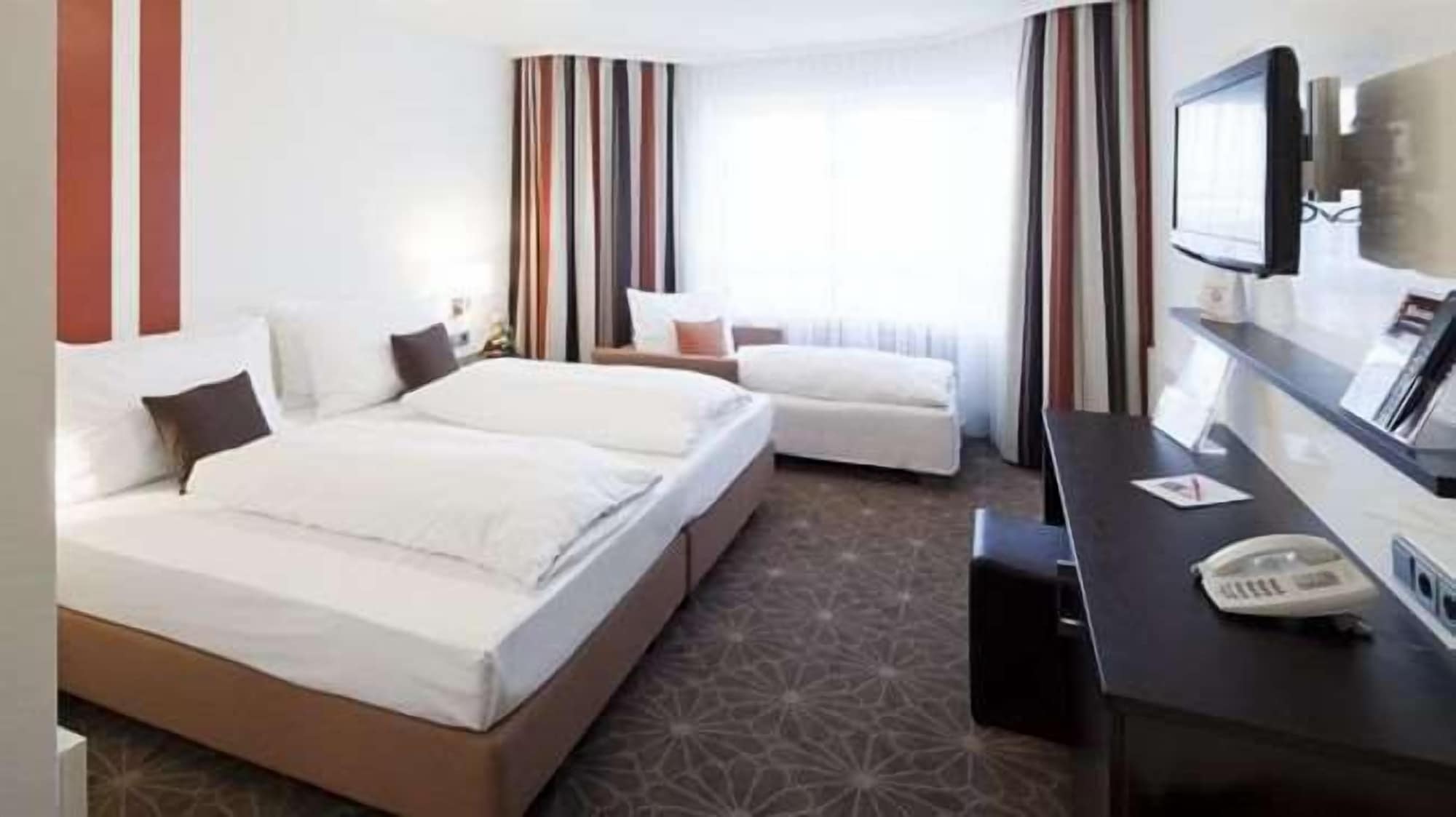 BUSINESS, TRIPLE, KING BED, SOFA
