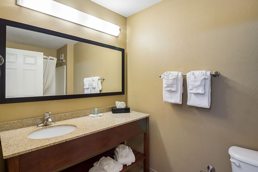 MainStay Suites Fargo - I-94 Medical Center 9/41