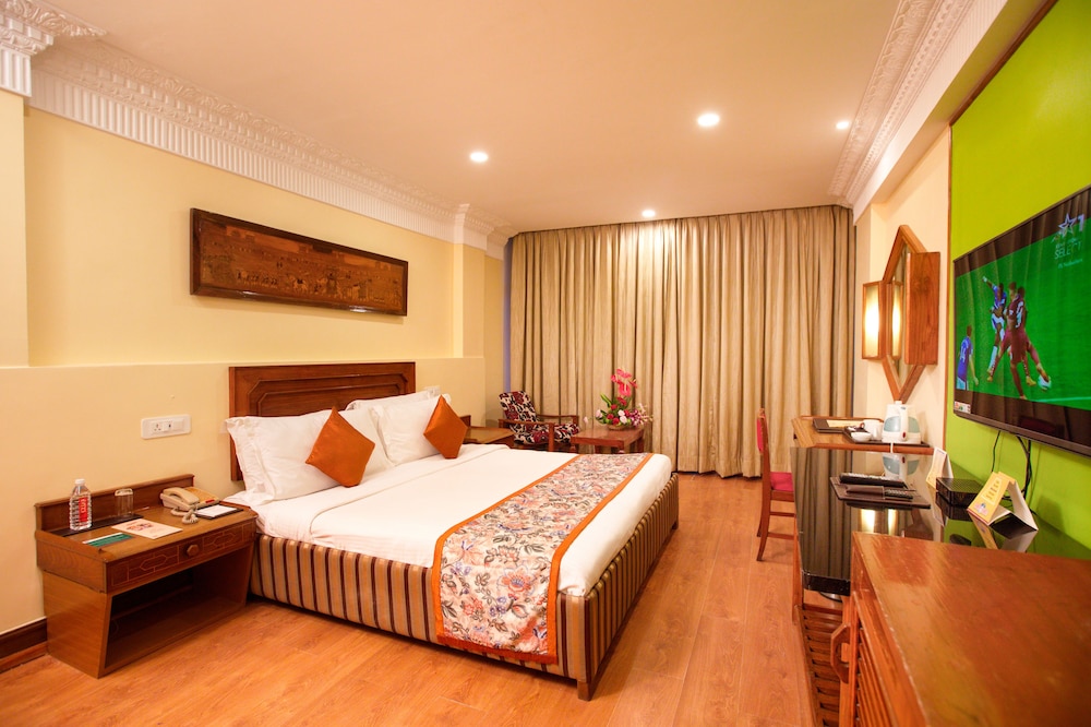 EXECUTIVE, SUITE
