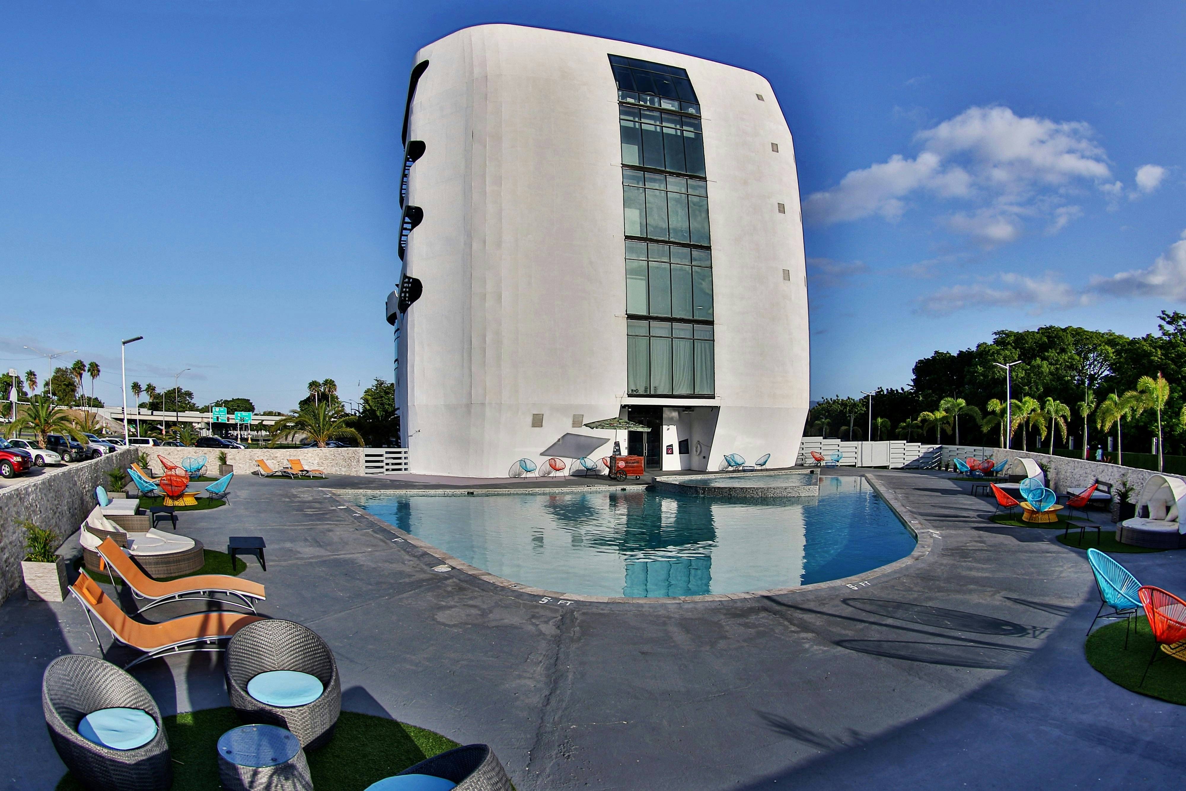 Aloft Ponce 50/50