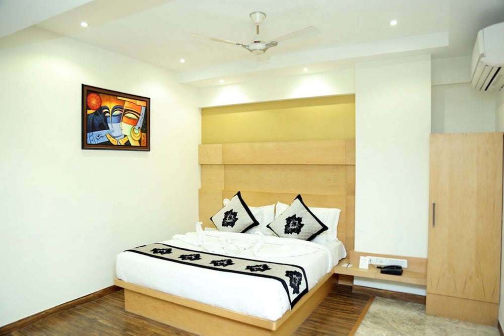 Hotel The Royal Bharti 6/38