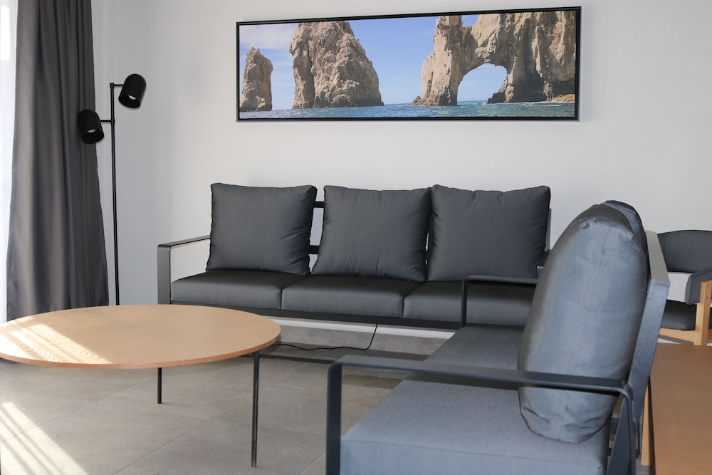 Sunrock Hotel & Suites 30/50