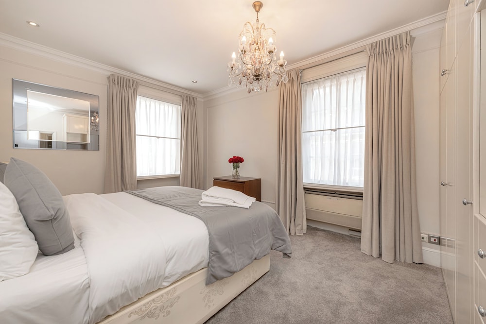 17 Hertford Street 3/42