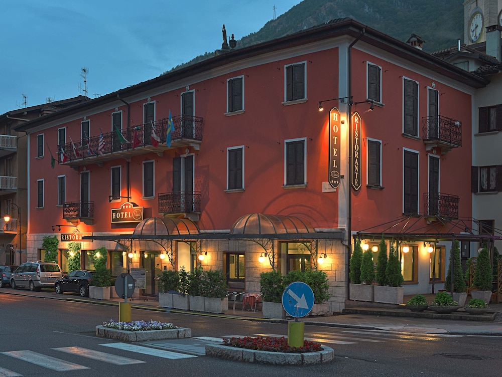 Hotel Papa 1/51