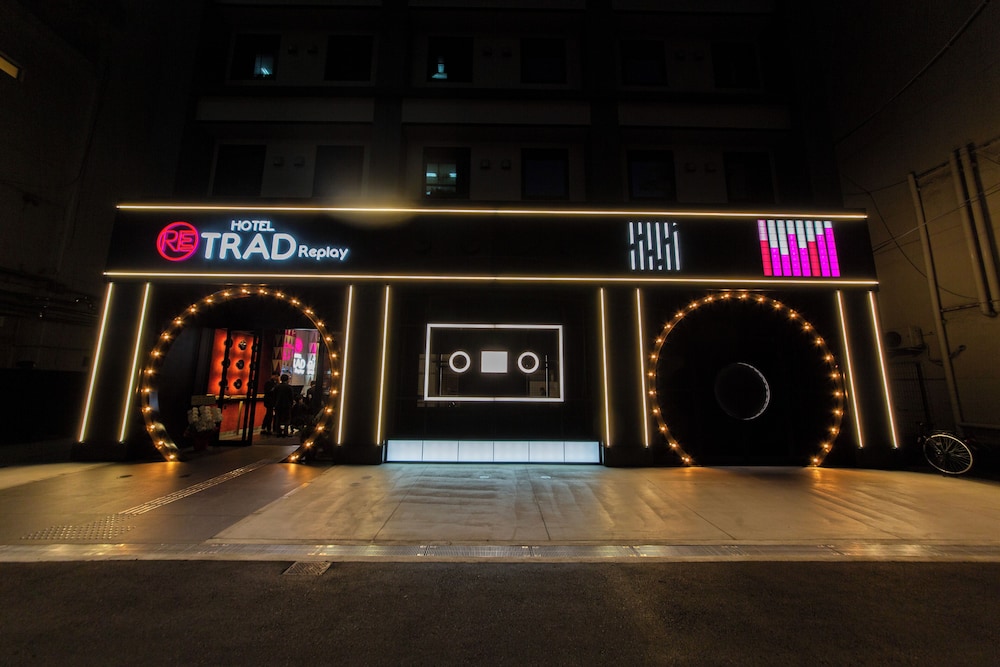 HOTEL TRAD Replay 3/47