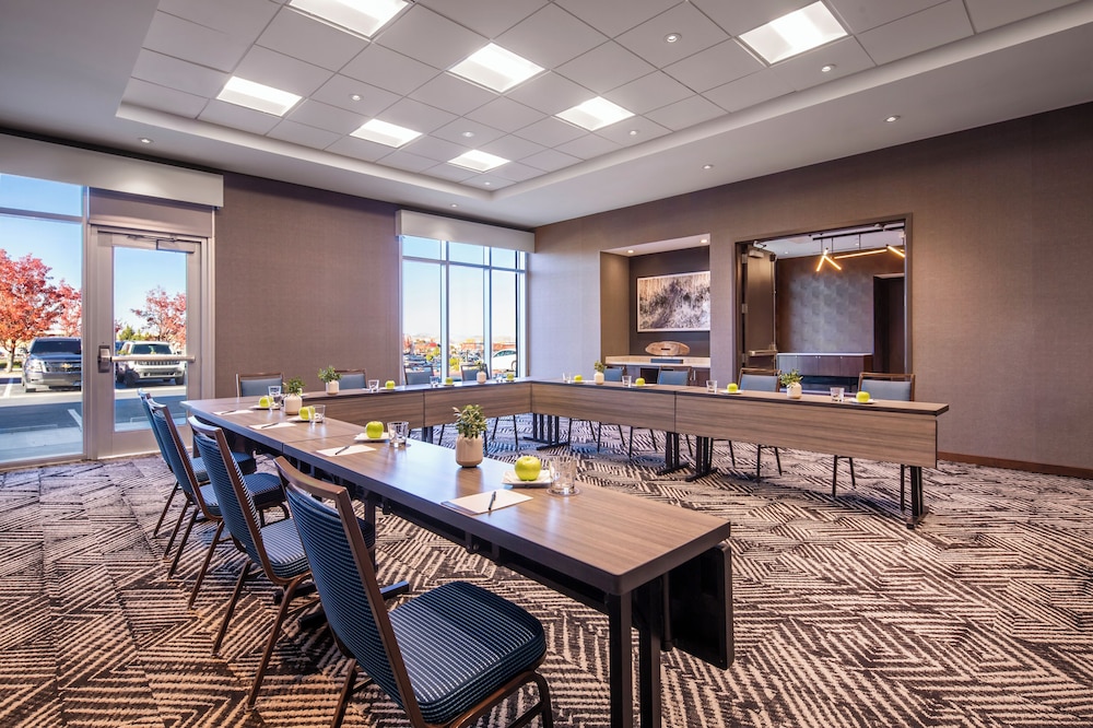 Hyatt Place South Reno 26/36