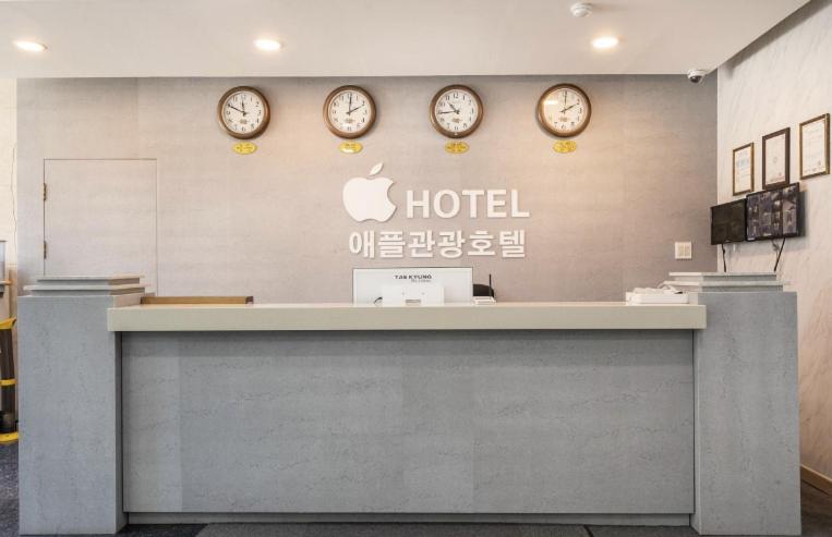 Apple Hotel 2/36