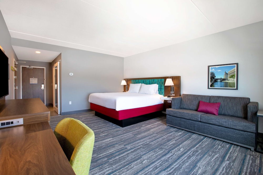 Hampton Inn Suites Ottawa West Ontario Canada 31/52