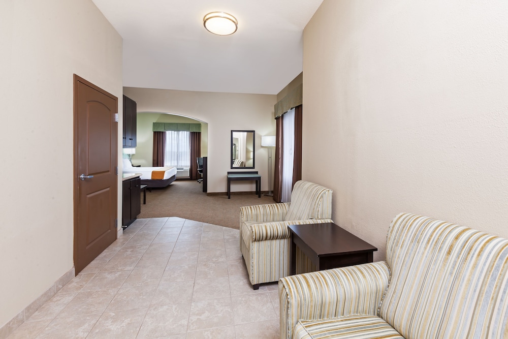 Holiday Inn Express Hotel & Suites Victoria 39/52