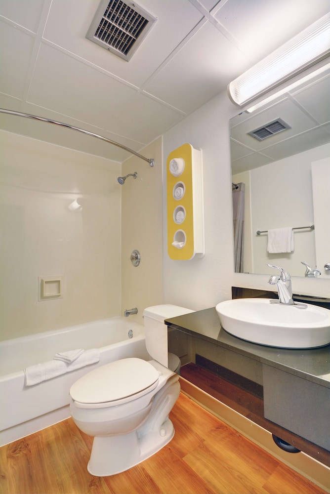 Motel6 Seekonk, MA - Providence East 37/39