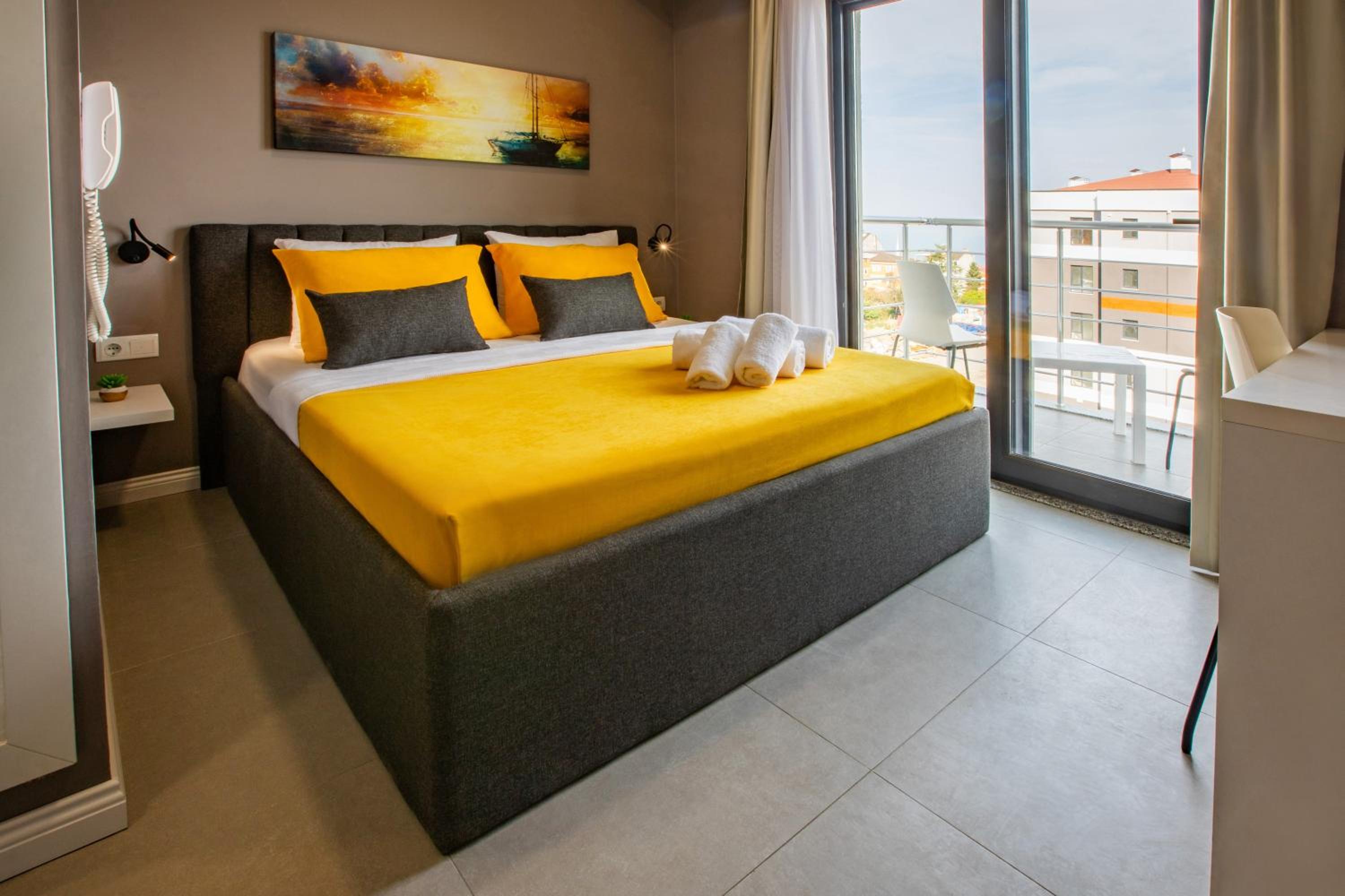 ECONOMY, DOUBLE BED