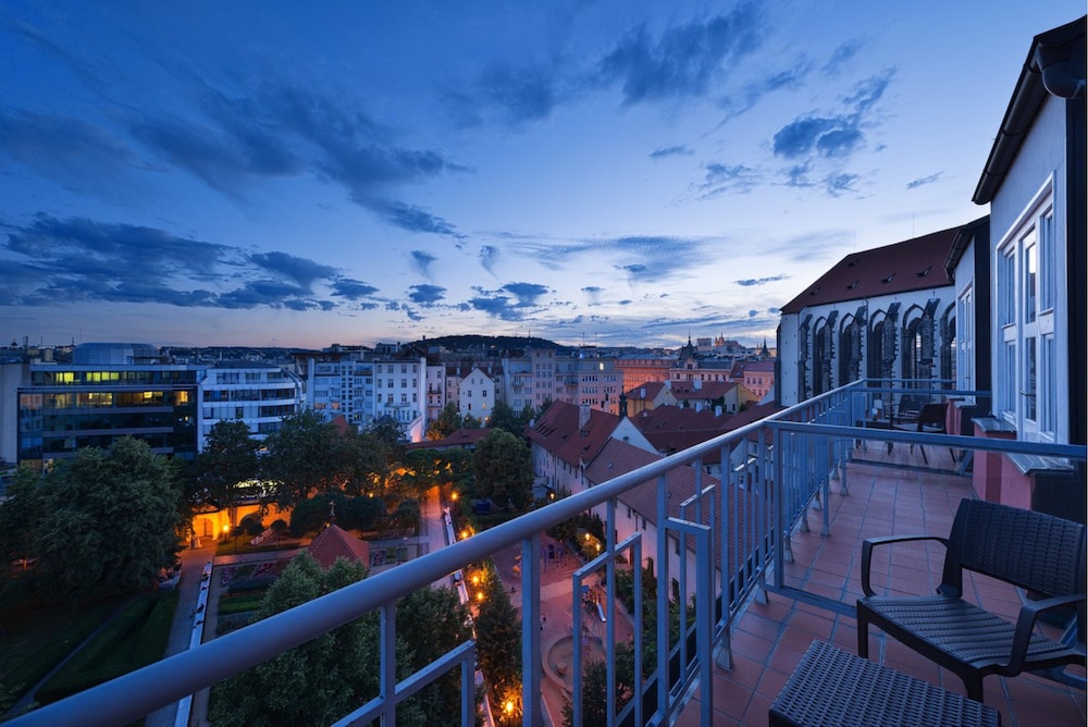 EA Hotel Julis 47/49