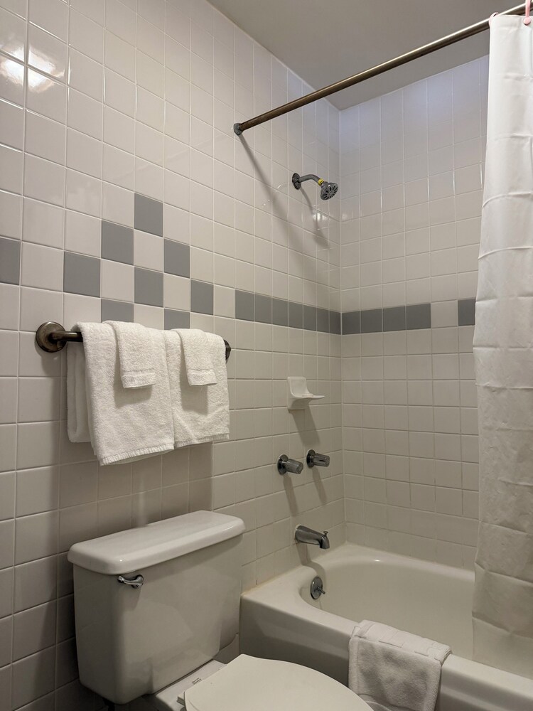 Harmon Loop Hotel 33/36