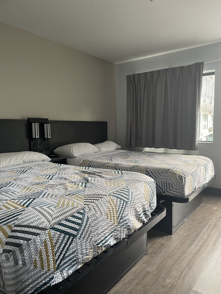 2 Full Beds - Premium, Micfridge