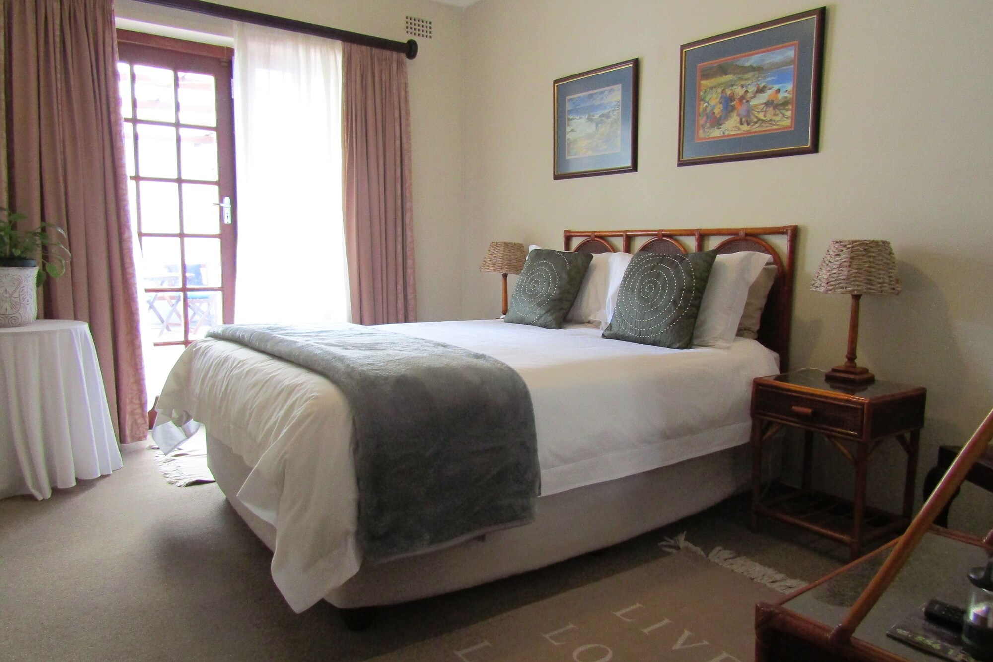 غرفة كومفورت رباعية بسرير مزدوج وسريرين منفصلين، Blouberg Dolphin Inn 5/6